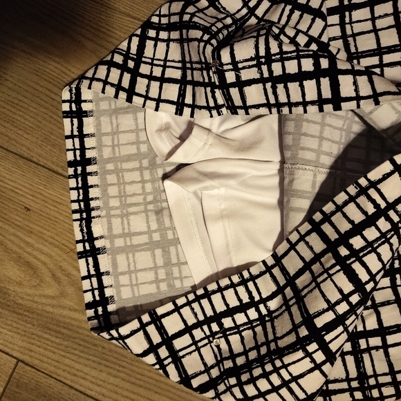 Renuar ladies skort size 4 - Picture 4 of 5